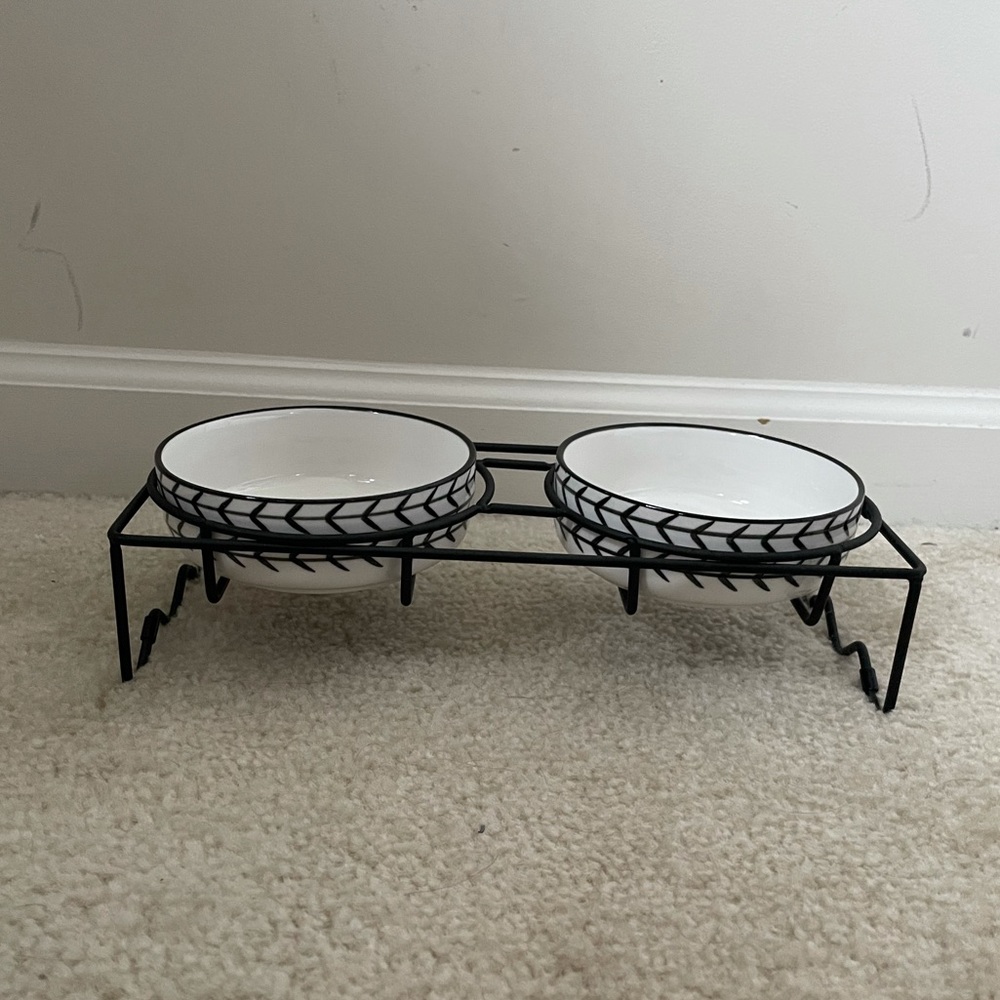 Cat bowls with stand - Picture 4 of 6